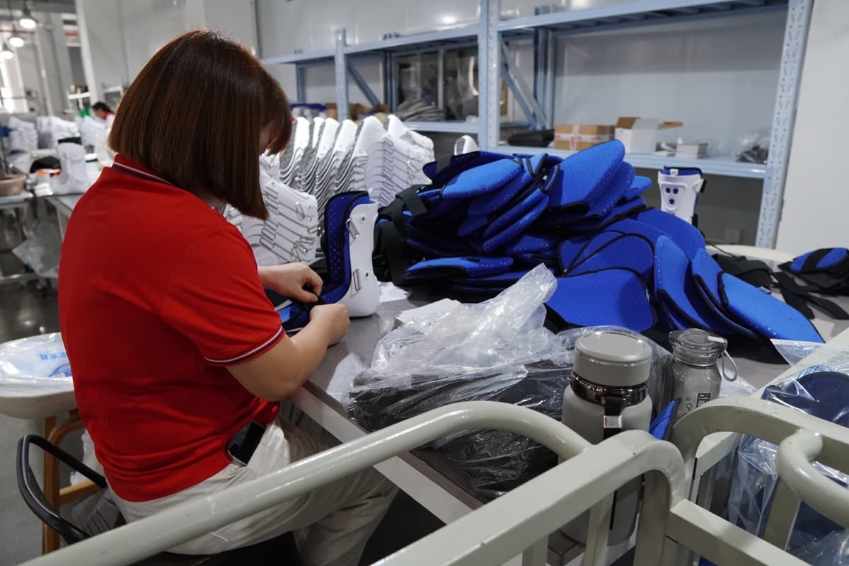 AULEXMED OEM and ODM walking boot assembly in the factory workshop