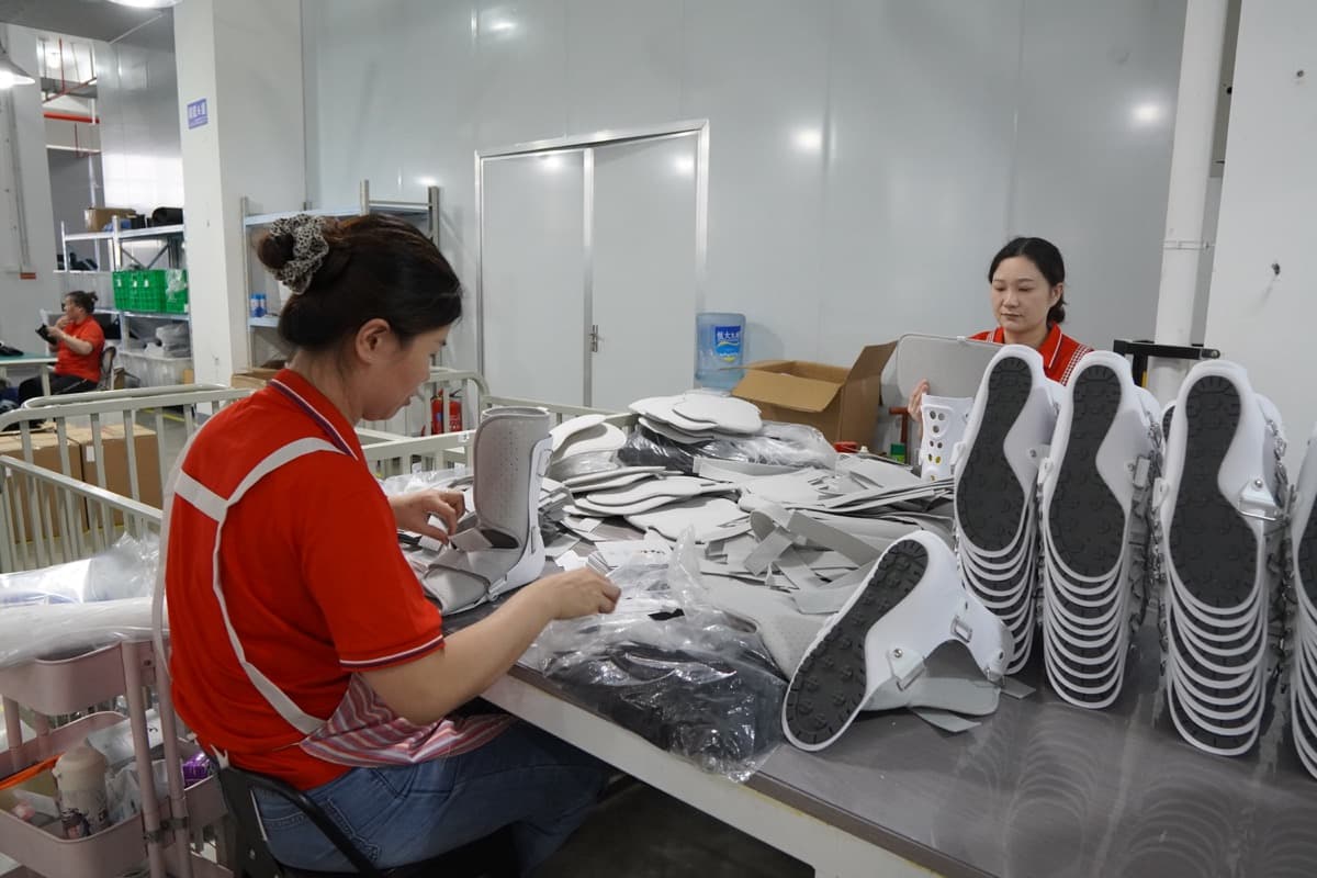 AULEXMED walking boot assembly and inspection process